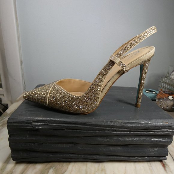 Sexy Betsey Johnson Women's SB-Rocky Pump, Light Gold, 8 - Picture 2 of 10